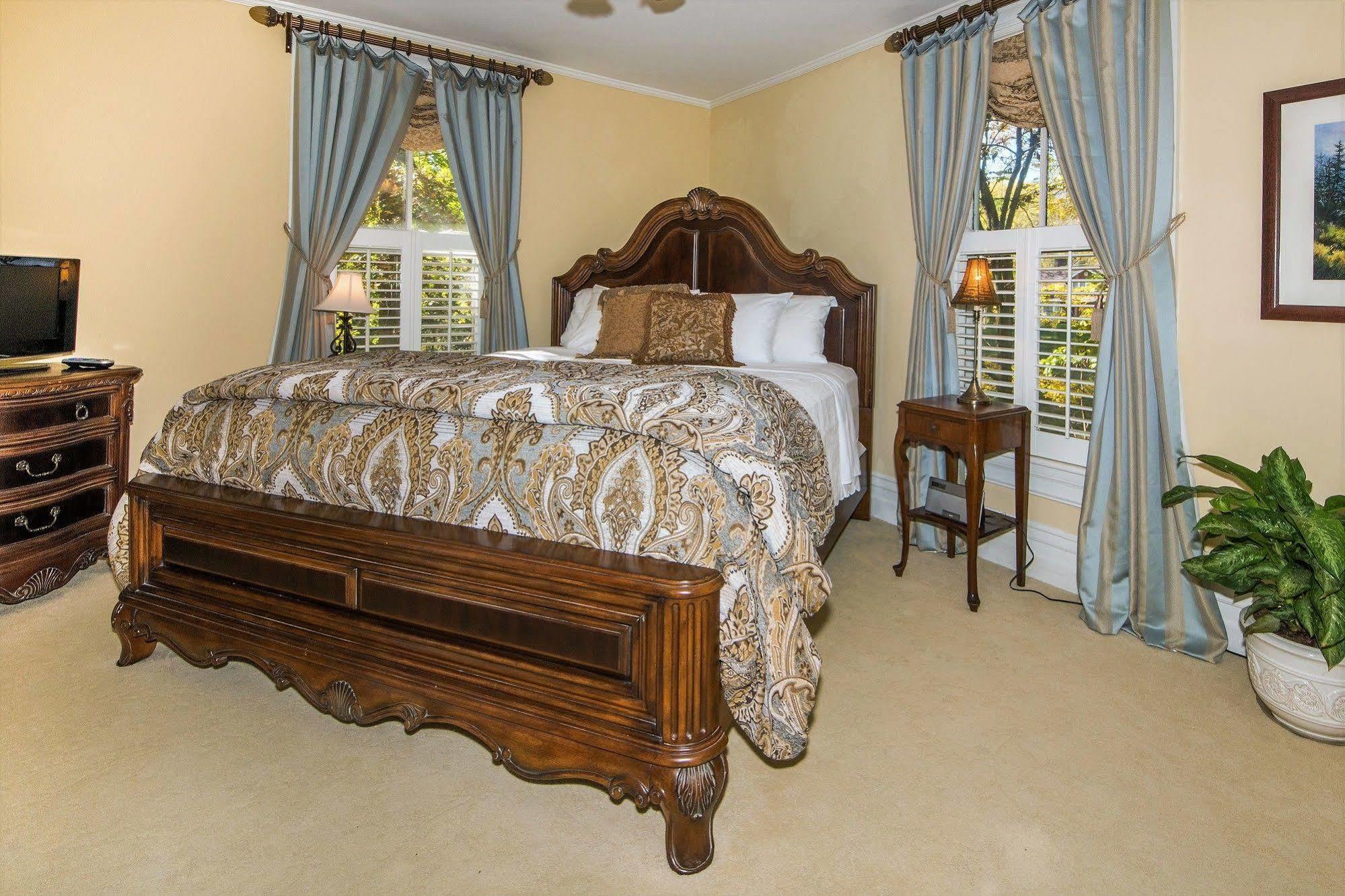 Oak Hill On Love Lane Bed And Breakfast Inn Вейнсвілл Екстер'єр фото