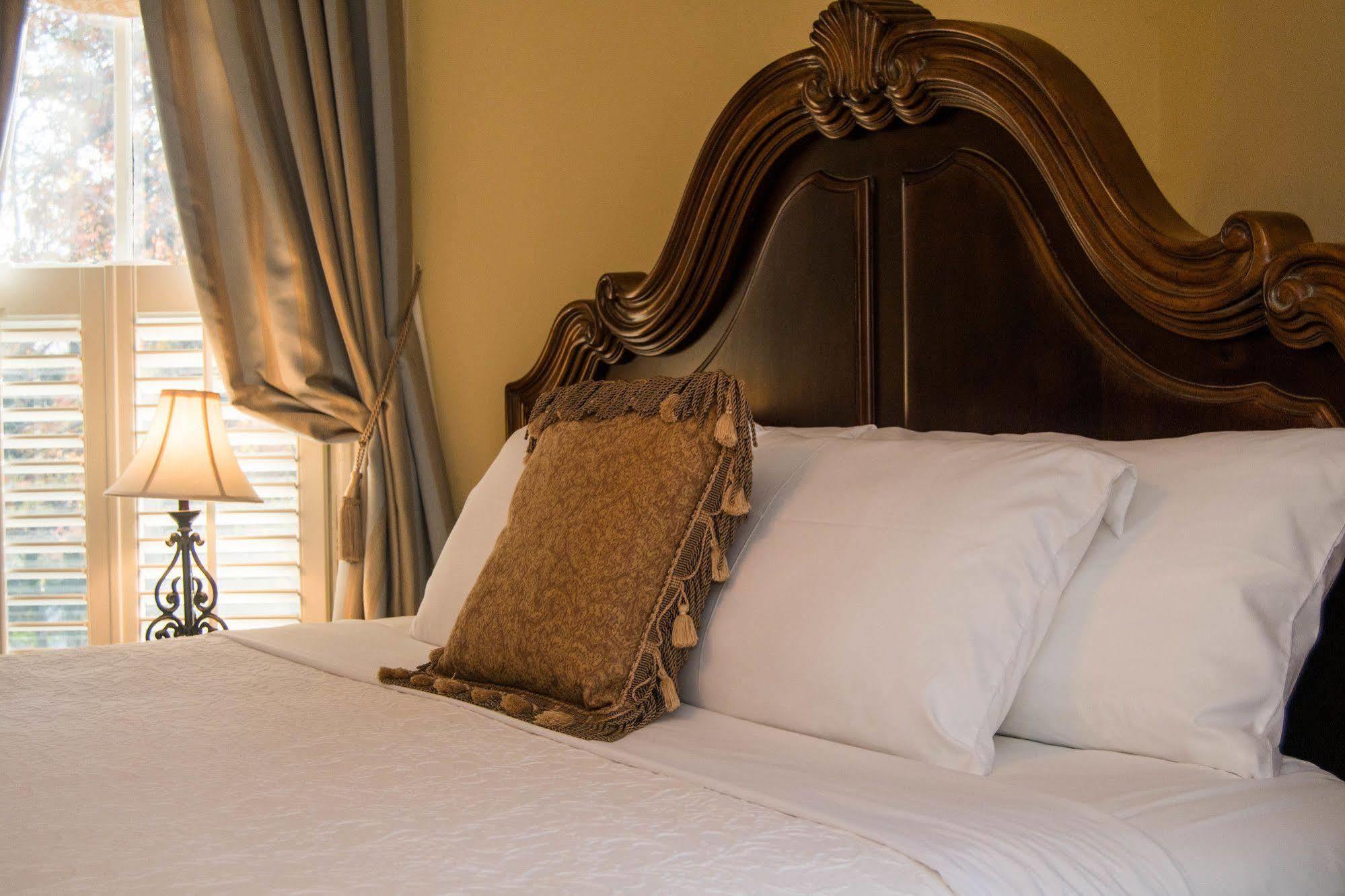 Oak Hill On Love Lane Bed And Breakfast Inn Вейнсвілл Екстер'єр фото